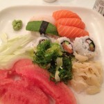 Är jag i sthlm passar jag på att äta sushi på sushi yama gärna både en och två dagar =) Sjukt gott specellt när man skär upp lite extra melon till! Den där gröna algsalladen är fantastisk!