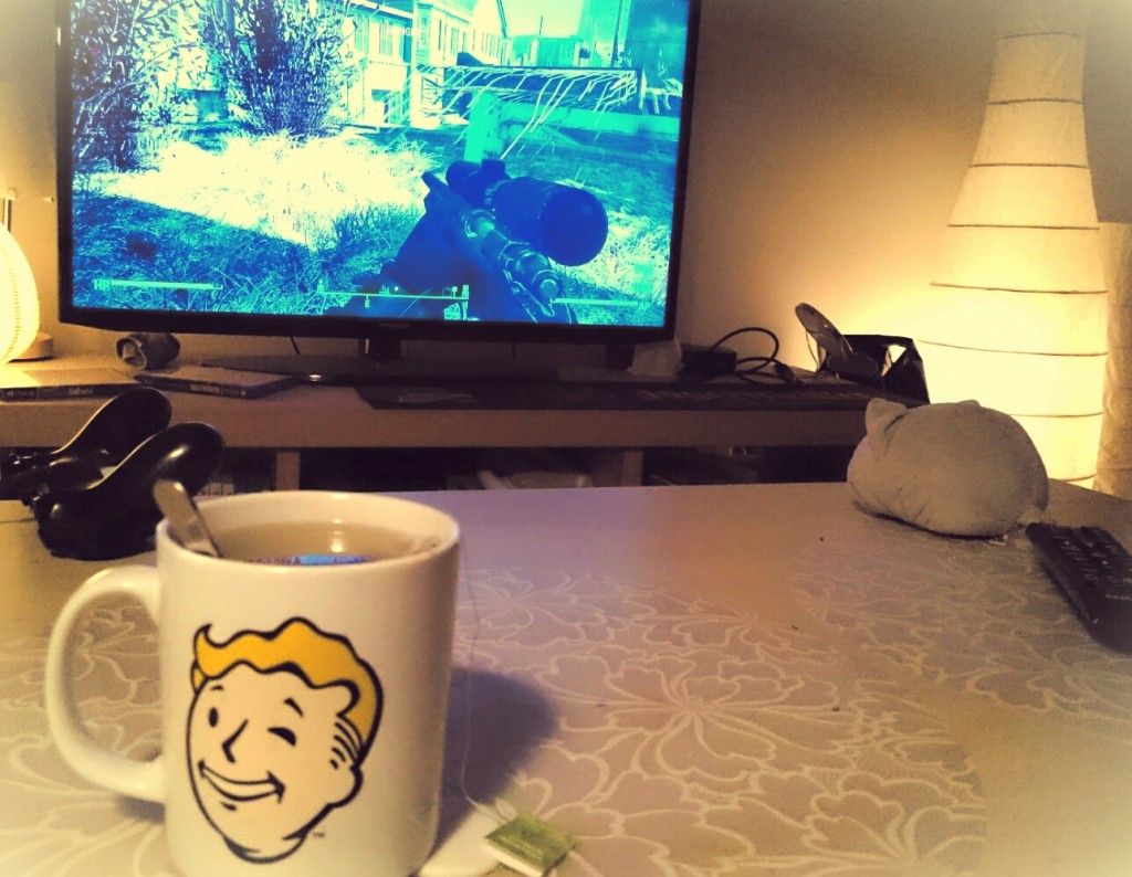 Detta är lycka för mig: sitta hemma och mysa i soffan med mitt hjärta och bara njuta... och spela Fallout 4 förstås ;)