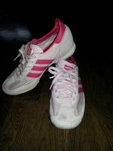 Mina sjuukt söta adidas skor, använda som både gymsko och sneaker, strlk 36 2/3 Nypris 800kr Säljes 230kr