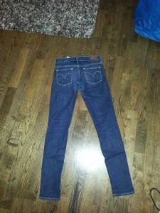 Mina absolut favoritjeans alla kategorier!!  Har 2 par, slight curve skinny strlk 25, tror längden är 32 lr 34! Mina quads har "växt ur" dessa oh jag är såååå ledsen :( Hä snackar vi formande ass-brallor alltså med bästa stretchen och skönaste passformen,Skall man ha några byxor så är det dessa!! Säljer mina för 200kr st :)